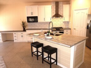 81 Dow Jones St in Henderson, NV - Building Photo - Building Photo