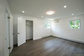 61 Beaumont Dr in Plainview, NY - Building Photo - Building Photo
