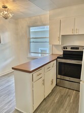 25 Moody St, Unit 1 in Lewiston, ME - Building Photo - Building Photo