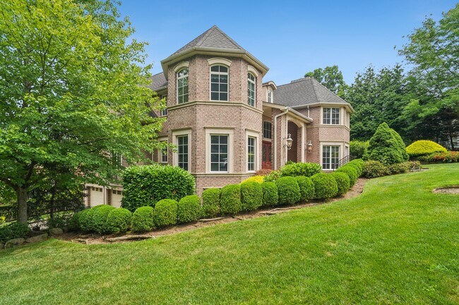 55 McDermott Way in Englewood Cliffs, NJ - Building Photo - Building Photo