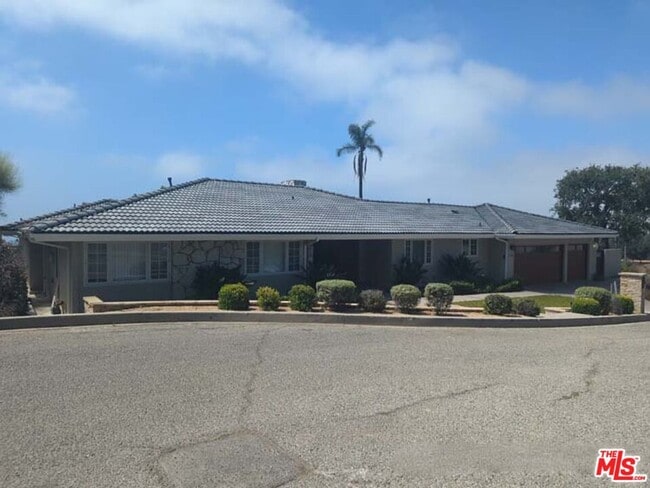 property at 1156 Las Pulgas Pl