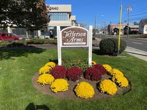 Jefferson Arms Apartments in Hamden, CT - Foto de edificio - Building Photo