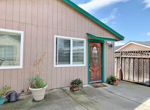 1691 Albion Ct in Hollister, CA - Building Photo - Building Photo