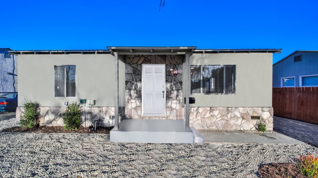 property at 814 N Mariposa St