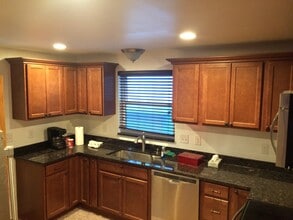 1002 Myron Ct in Ann Arbor, MI - Foto de edificio - Building Photo