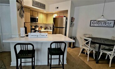 12400 Vista Isles Dr in Plantation, FL - Building Photo - Building Photo