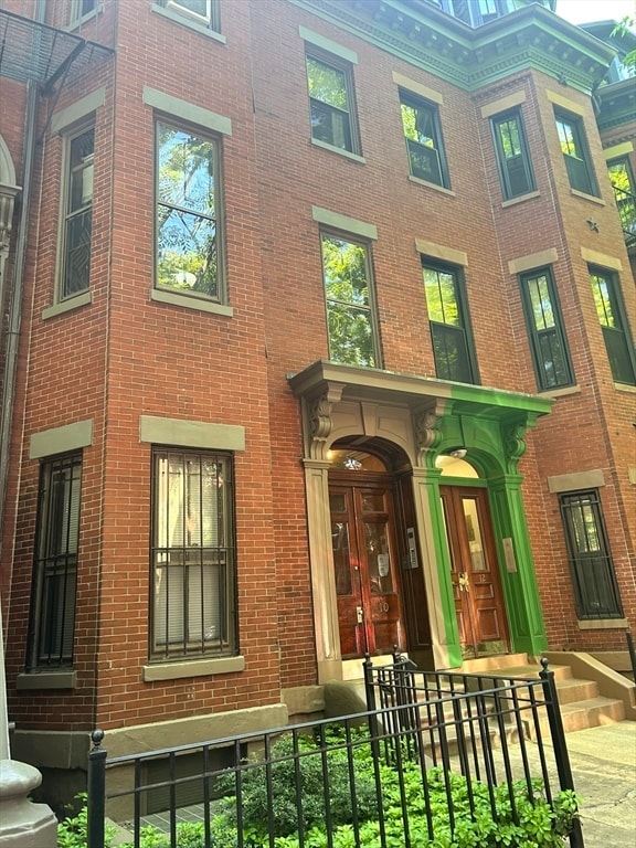 property at 10 Wellington St