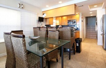 3239 Ocean Front Walk in San Diego, CA - Building Photo - Building Photo