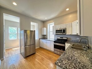 2049 W Fullerton Ave in Chicago, IL - Building Photo - Building Photo