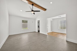 11507 Oak Valley Dr in Houston, TX - Building Photo - Building Photo