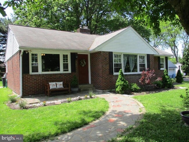 property at 52 Paisley Rd