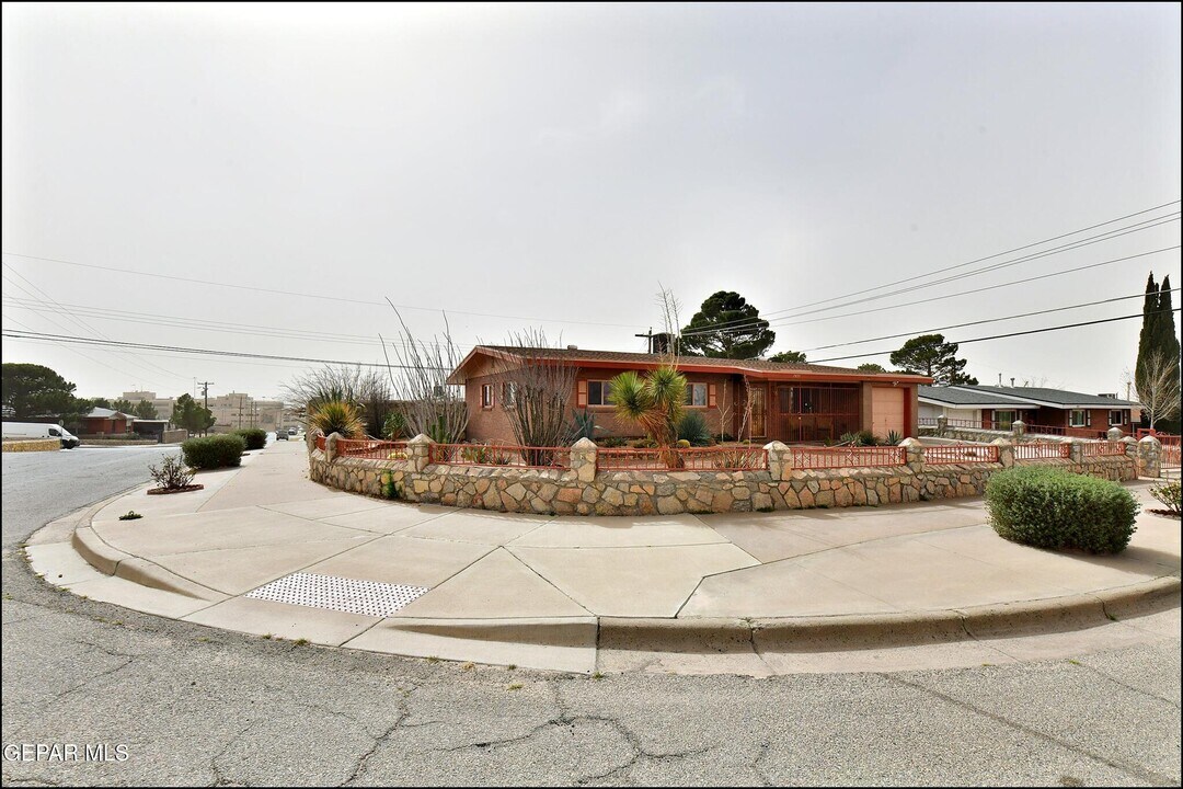 7830 Basswood Ave in El Paso, TX - Building Photo