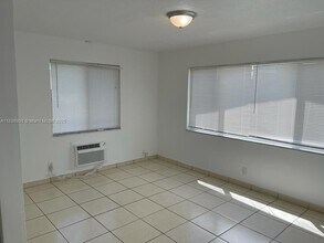 59 NW 37th St in Oakland Park, FL - Building Photo - Building Photo