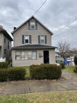 1228 Washington St in Farrell, PA - Building Photo