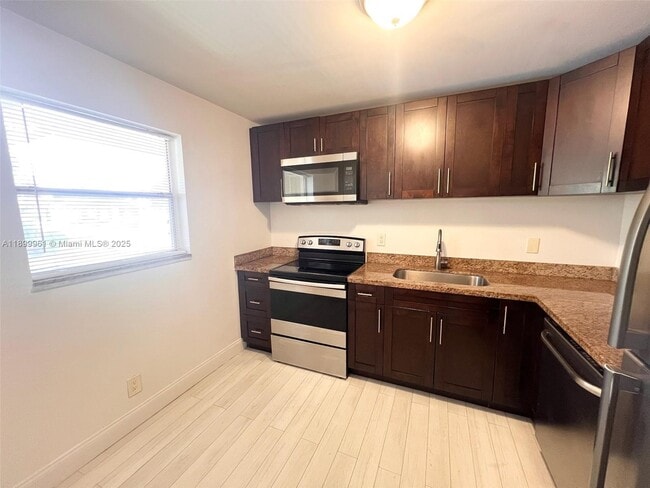 5510 Lakewood Cir N in Margate, FL - Building Photo - Building Photo