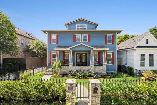 property at 218 W 10th St