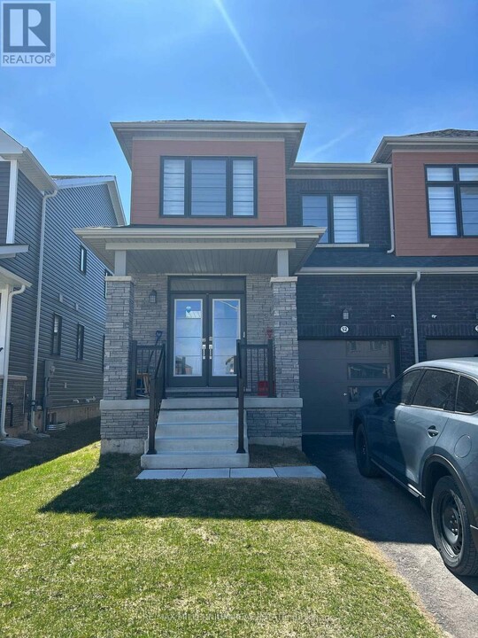 52 Sunflower Cres in Thorold, ON - Building Photo