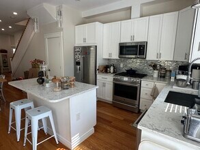 47 Wallace St, Unit 2 in Somerville, MA - Building Photo - Building Photo