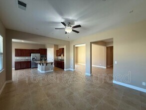 1073 Kumara St in Manteca, CA - Building Photo - Building Photo