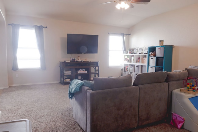 606 Lakemont Dr in Hutto, TX - Building Photo - Building Photo
