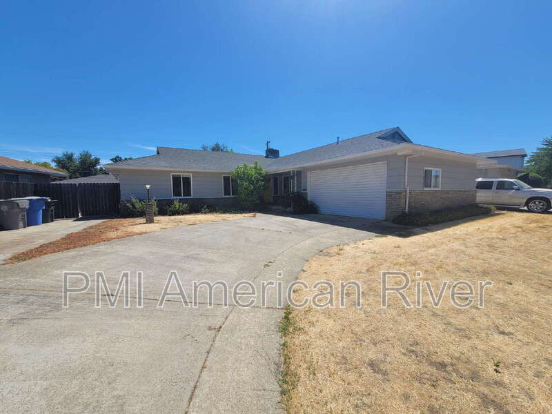 7034 Cromwell Way in Sacramento, CA - Building Photo