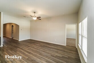 6411 Thorpe Holw in Converse, TX - Building Photo - Building Photo