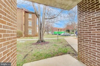 18401 Guildberry Dr, Unit 104 in Gaithersburg, MD - Foto de edificio - Building Photo