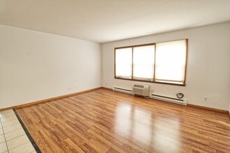 610-Carriage Court Apartments in Belvidere, IL - Building Photo - Building Photo