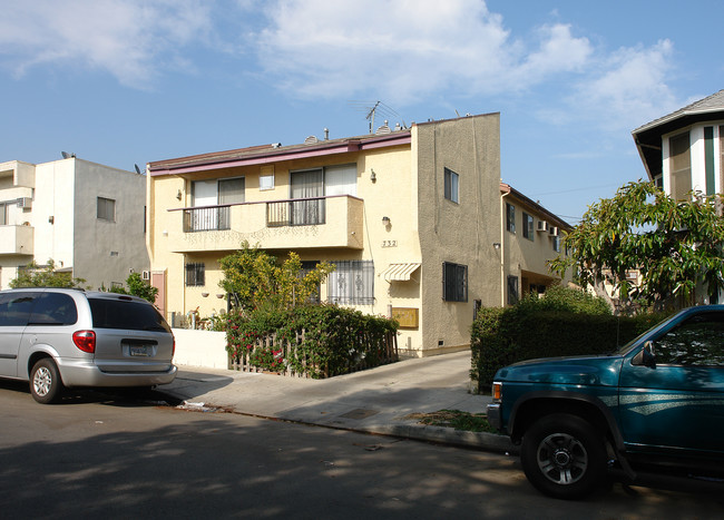 732 N Kingsley Dr in Los Angeles, CA - Building Photo - Building Photo