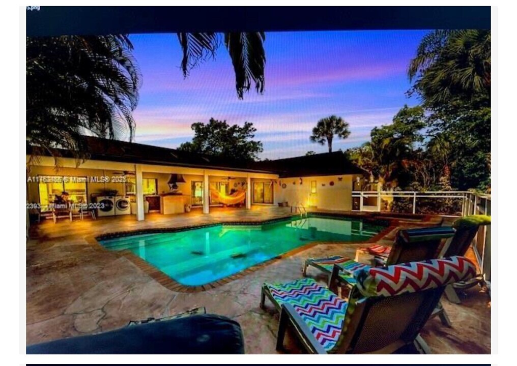 13353 Doubletree Cir in Wellington, FL - Building Photo