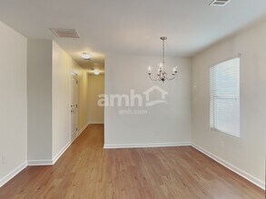 4863 Clarkstone Dr in Flowery Branch, GA - Foto de edificio - Building Photo