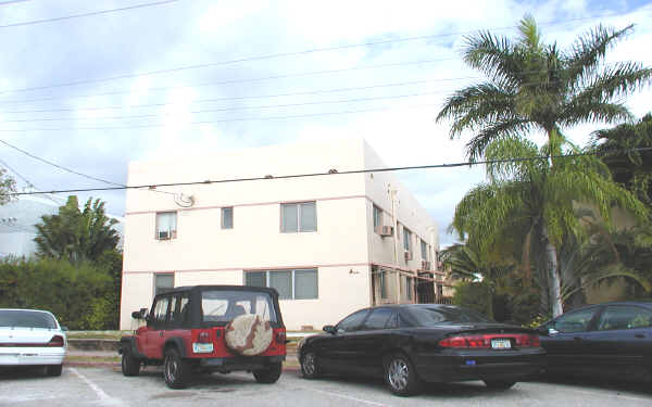 Garden Apartments in Miami Beach, FL - Building Photo