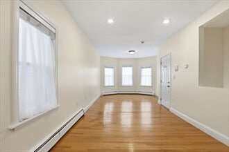 13 Howard St, Unit 1 in Cambridge, MA - Building Photo - Building Photo