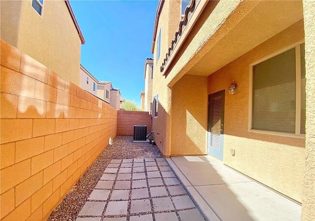 7629 Jasmine Falls Dr in Las Vegas, NV - Building Photo - Building Photo