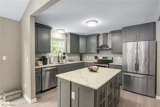 3270 Higley Rd in Rocky River, OH - Building Photo - Building Photo