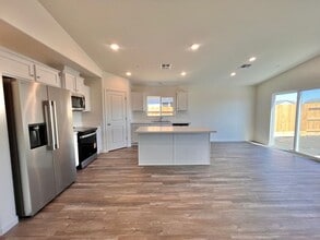 1814 Nettle Way in Los Banos, CA - Building Photo - Building Photo