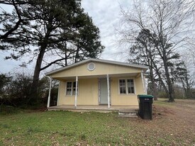 302 S Elizabeth St in Dover, AR - Building Photo
