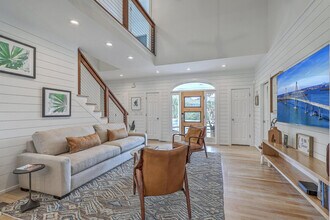1 Live Oak Dr in Isle Of Palms, SC - Foto de edificio - Building Photo