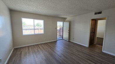 4705 Buckley Way in Bakersfield, CA - Building Photo - Building Photo