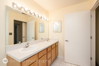 2307 W Wolfram St in Chicago, IL - Building Photo - Building Photo