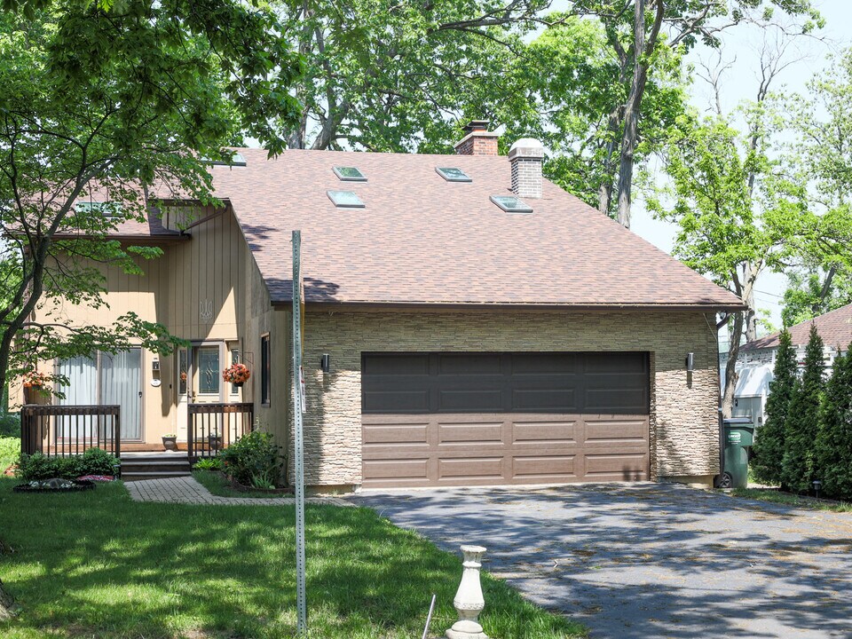 26340 N Walnut Ave in Mundelein, IL - Building Photo
