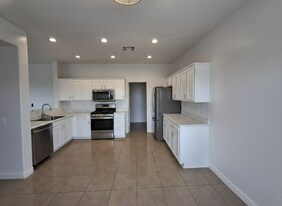 1280 E Saddle Way in San Tan Valley, AZ - Building Photo