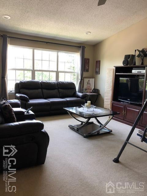 151 Gregory Ln in Franklin Township, NJ - Foto de edificio - Building Photo