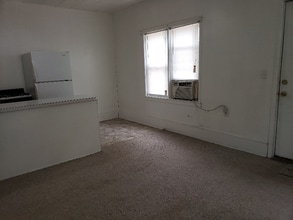 208 Herbert Ave in Carmi, IL - Building Photo - Building Photo