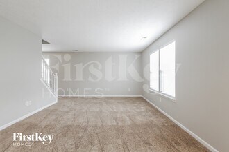 10483 Day Star Dr in Indianapolis, IN - Foto de edificio - Building Photo