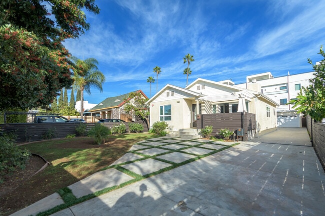 736 N Wilton Pl in Los Angeles, CA - Building Photo - Building Photo