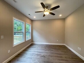 5 Lofty Vw in Weaverville, NC - Building Photo - Building Photo