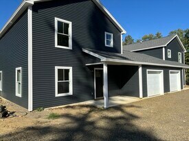 22 Pond Rd in Hampden, ME - Building Photo