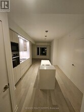 11-2411 Yorkville Ave in Toronto, ON - Building Photo - Building Photo