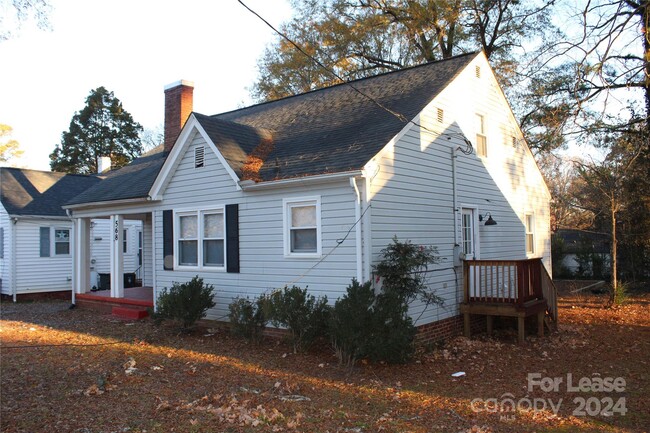 568 Englewood St NE in Concord, NC - Foto de edificio - Building Photo